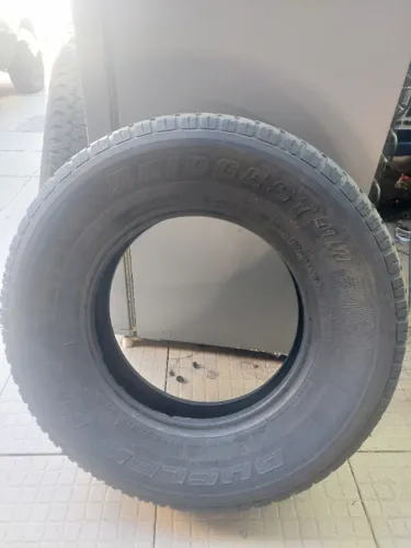 01 Pneu Bridgestone Dueler H/T 225/75 R15