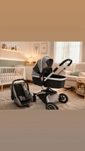 Carrinho de bebê e moises com bebê conforto 