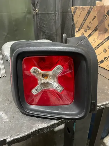 Lanterna original Renegade 2016 lado esquerdo 