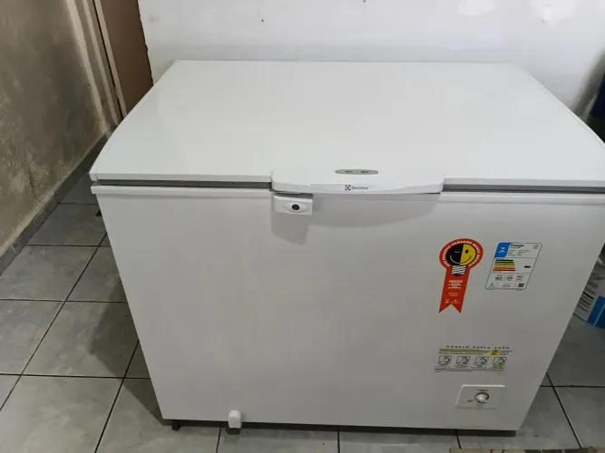 Freezer novo com nota fiscal troco por carro 