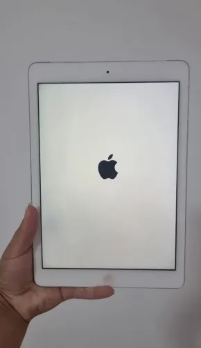 Ipad air 32GB usado, acompanha caixa carregador e adaptador tudo original.