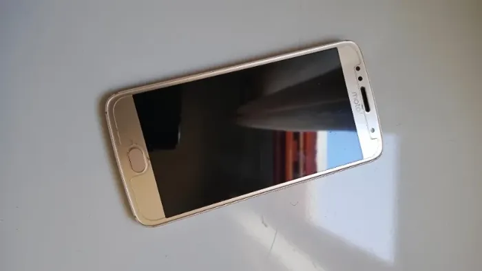 Celular Motorola G5S Plus dourado