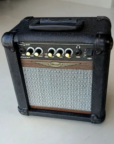 Caixa de som cubo guitarra