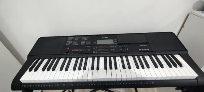Teclado Casio CT-X700 em Perfeito Estado + Fonte e Suporte