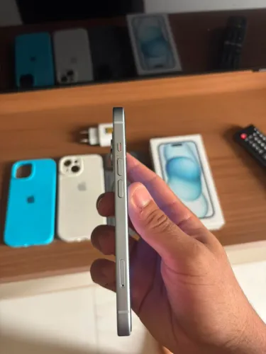 Vendo iPhone 15 + 3 capas + mais carregador turbo original