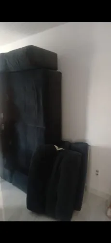 Estou vendendo um sofá de 3 lugares portátil sou de Santa cruz não faço entrega....