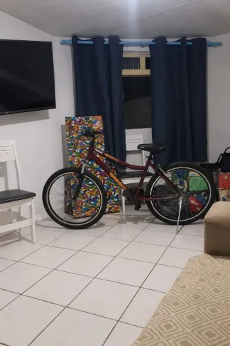 Vende-se essa bicicleta caloi vinho/bordo aro 26