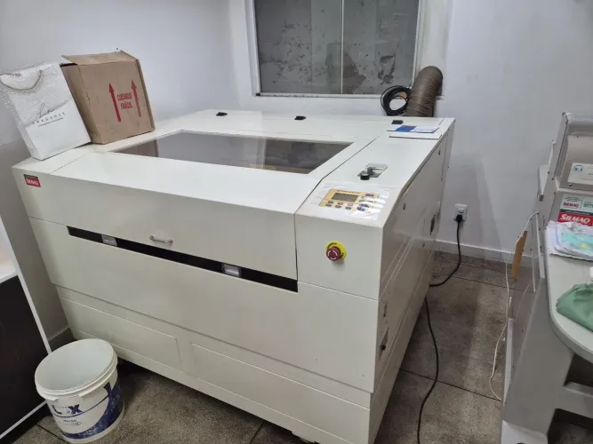 Máquina laser CO2