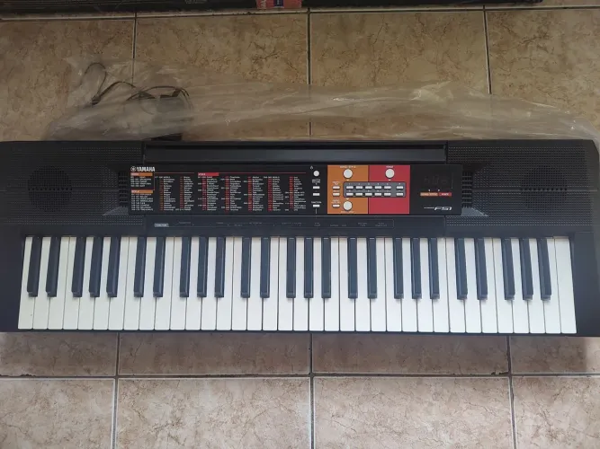 Teclado Semi-Novo Yamaha PSR-F51