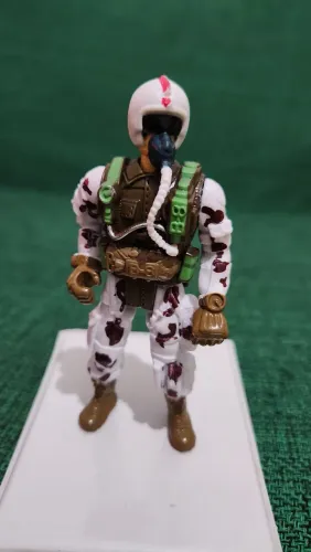 Boneco de ação militar- G.i Joe com camuflagem de inverno