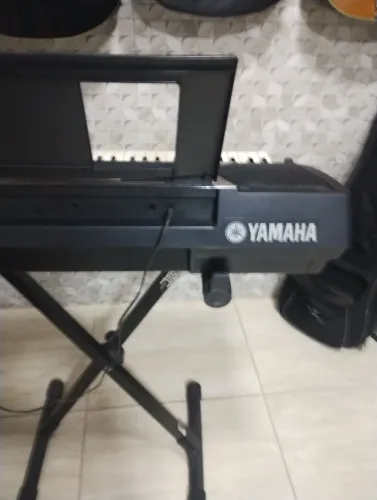 Teclado Yamaha PSR 550