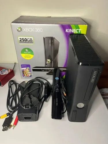 Xbox 360 Slim 250GB desbloqueado + Kinect