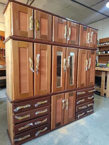 Guarda roupa de casal madeira maciça NOVO