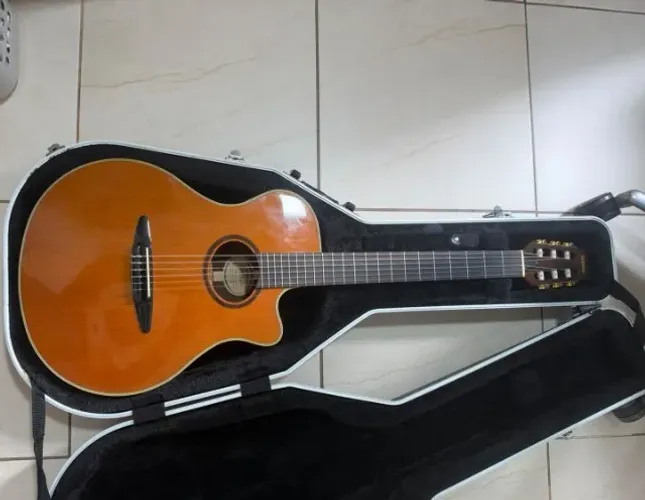 Violão Yamaha APX 9NA eletroacústico nylon, impecável, com case
