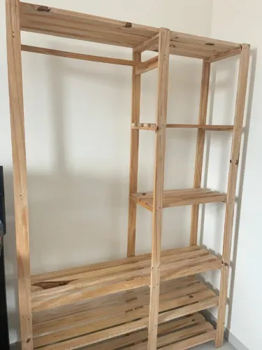 Estante pinus com cabideiro