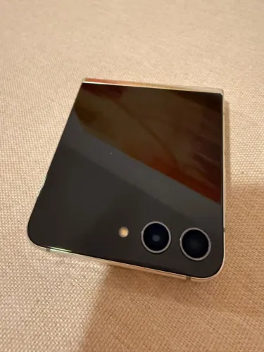 Samsung Galaxy Flip 5