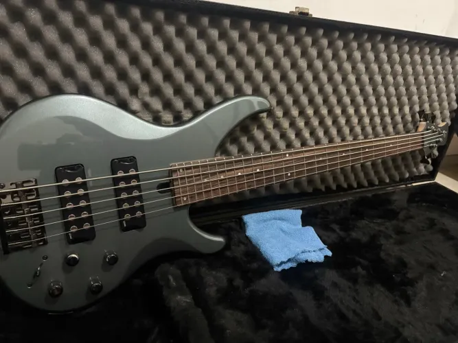 Baixo Yamaha TRBx305