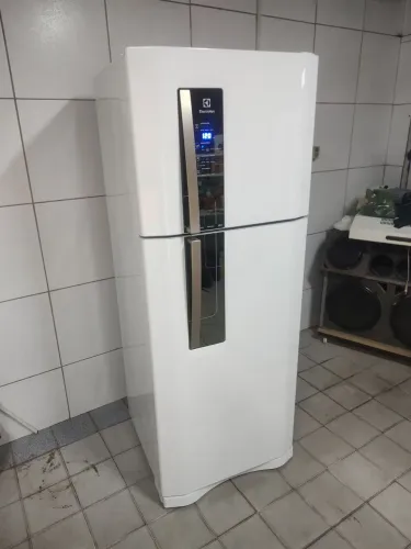 Geladeira Electrolux frost free gelando perfeitamente bem conservada faço entrega 