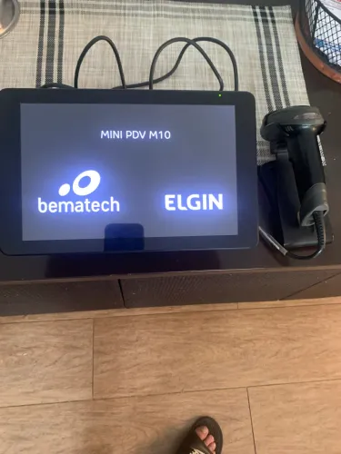 Mini pdv Elgin m10 impressora integrada e leitor ótico.So funciona na tomada