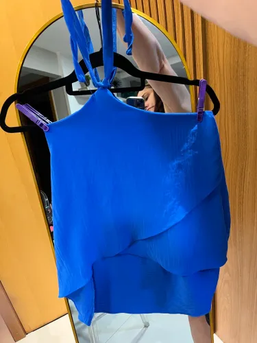 Blusa azul frente única