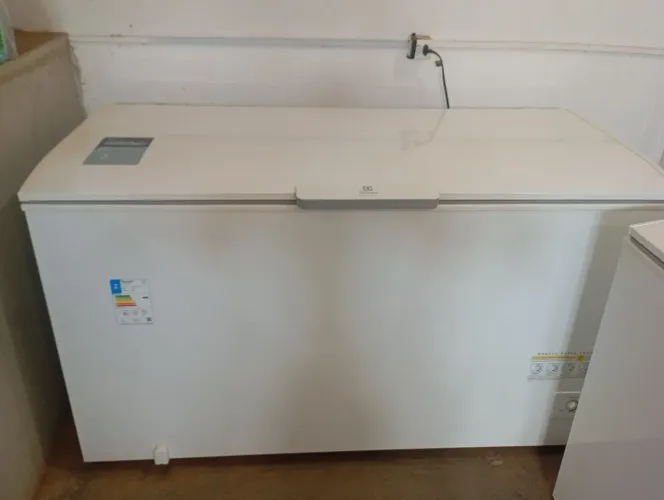 Vende-se freezer deitado 513 litros ano de uso 