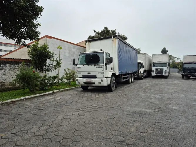 Ford Cargo 2428e Truck (6x2) 2009/2010 - Pronto para o trabalho