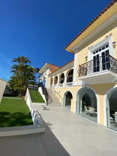 Apartamento de 2 dormitórios em Coqueiros