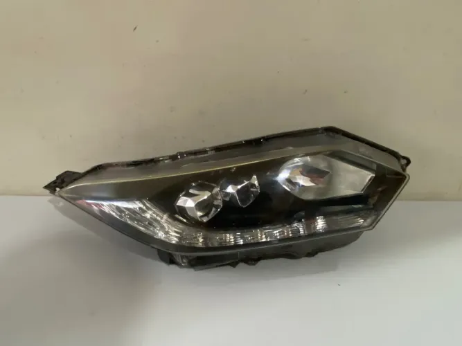 Farol direito Hrv / HR-V Touring / com Led 2015/2016/2017/2018