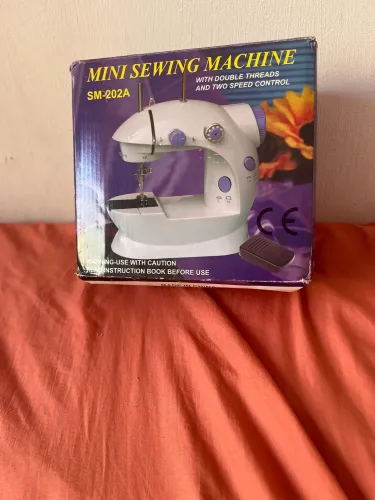 Mini máquina de costura roupa 