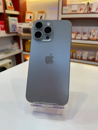iphone 15 pro Max 256giga modelo de vitrine