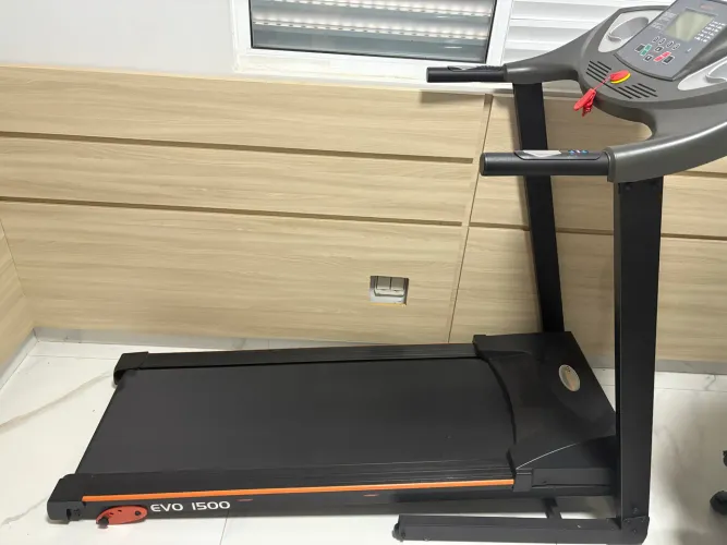 Esteira Elétrica Evolution Fitness Evo 1500 Cor Preto