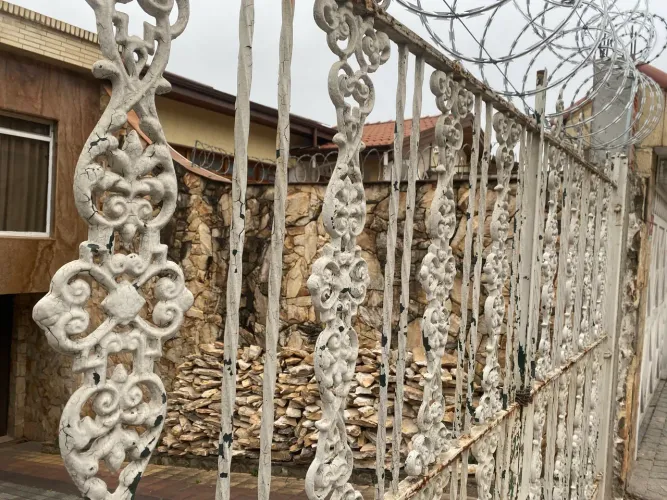 Portão de ferro maciço colonial