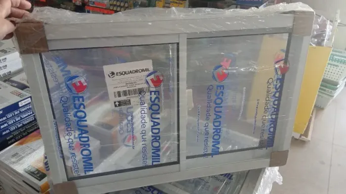 Basculante Branca com Vidro 2 Folhas Correr promoção 40x60 a vista R$199,90