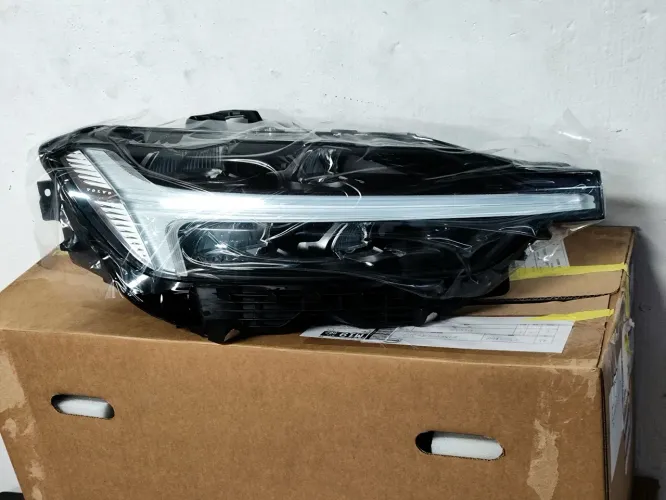 FAROL volvo XC60 novo original.