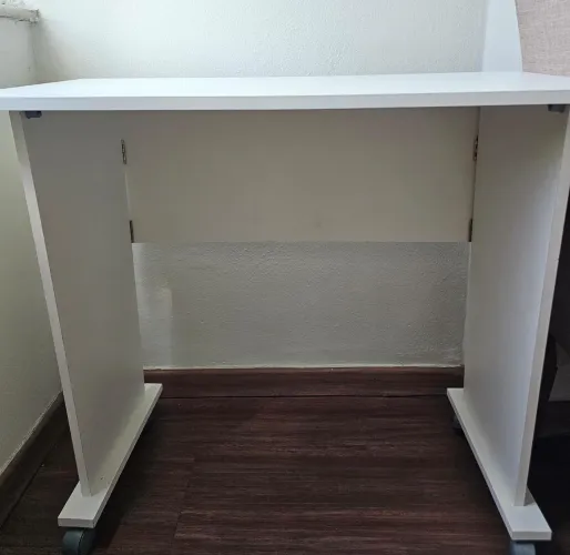 MESA DOBRÁVEL DE 80 CM COM RODINHA 