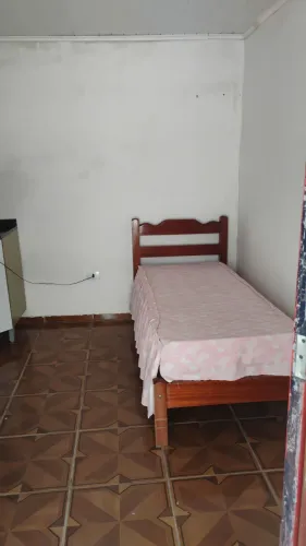 Quarto semi mobiliado 