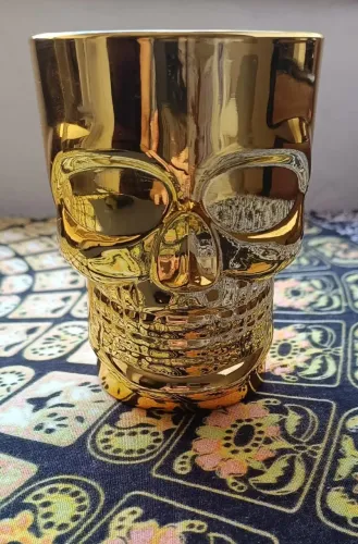 Caneca p/chopp e cerveja de vidro caveira rock style dourado 510 ml