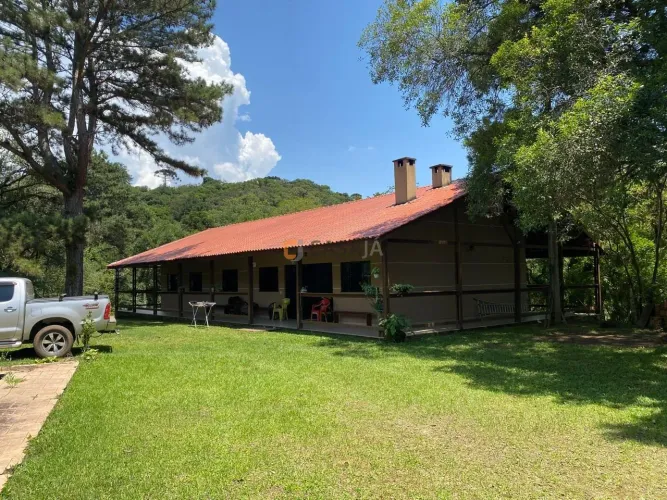 Belíssima Chácara à Venda em Três Córregos ? Campo Largo/PR
