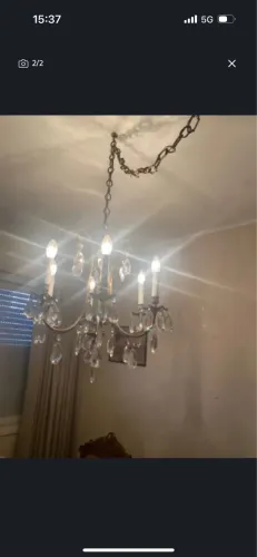 Lustre de bronze e cristais