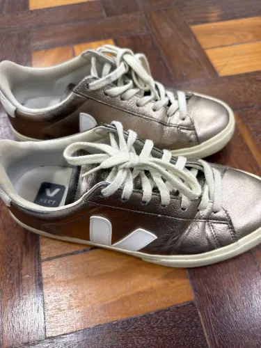 Tenis Vert Dourado