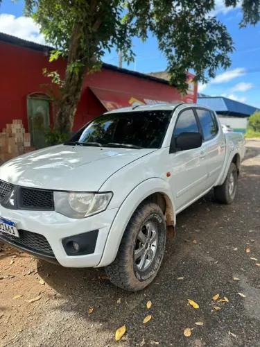 Mitsubishi L200 Triton GL 3.2 CD TB Int. Dies. Mec. 2014