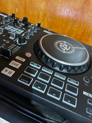 Controladora Numark Mixtrack  Pro FX
