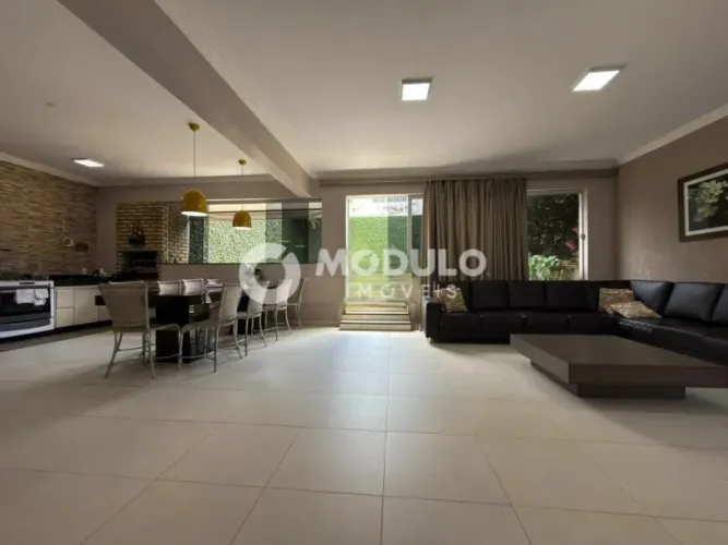 CASA RESIDENCIAL à venda, 5 quartos, 3 suítes, 4 vagas, Presidente Roosevelt - Uberlândia/