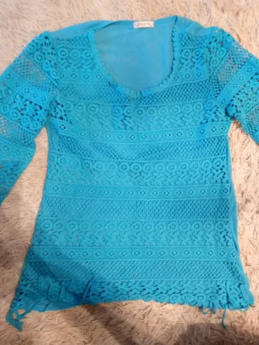 Blusa azul feminina estilo crochê 