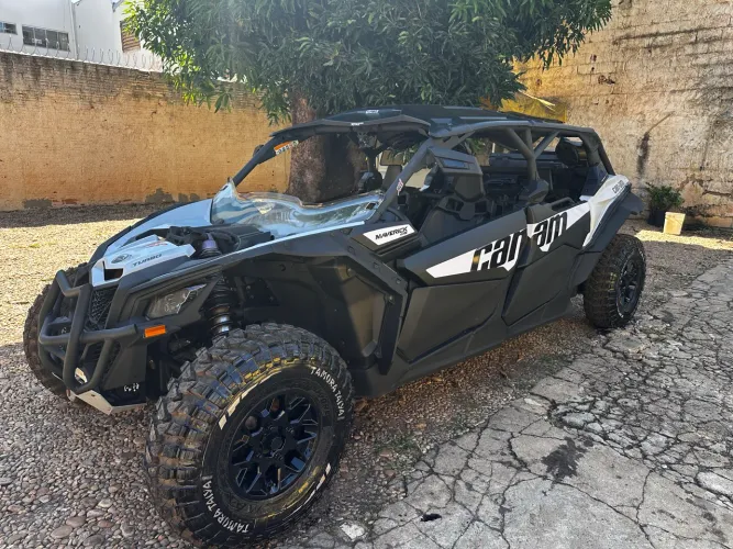UTV CAN AM X3 DS MAX 4 LUGARES , 2.700 KMS . 