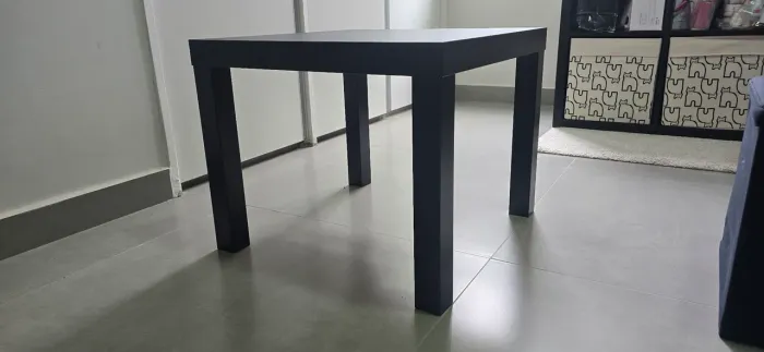 Mesinha da Ikea, para sala ou quarto. Altura 45cm. Tampo 55cm x 55cm..