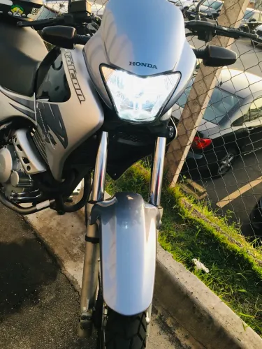 Moto nova vem q da negócio.