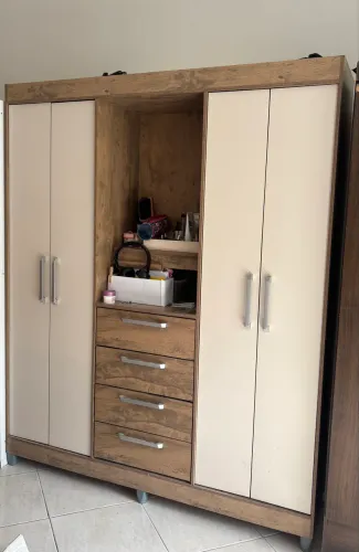 Guarda roupa 4 portas