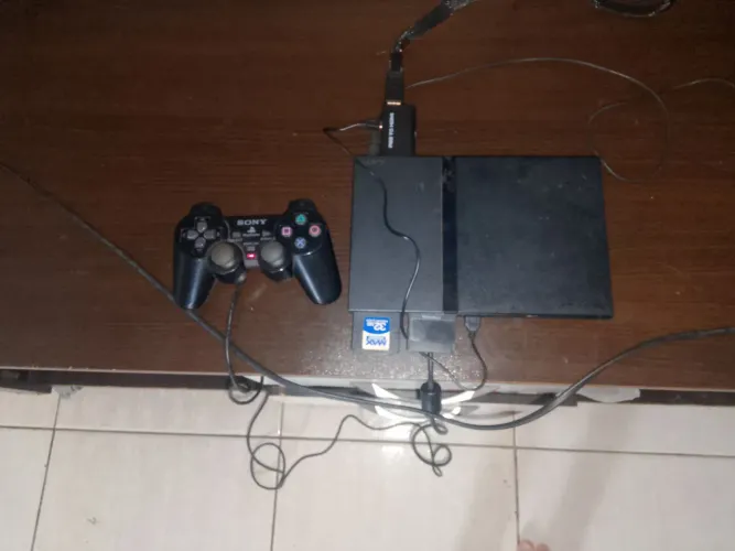 Estou vendo um ps2 por 200 reais