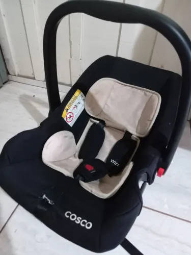 Vendo carrinho de bebê da cosco ideal para passeio com bebe  acompanha bebê conforto 